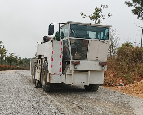 路面共振破碎機